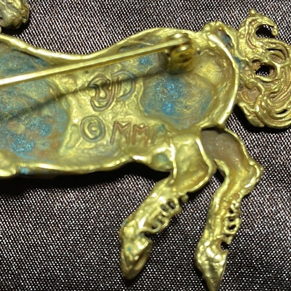 MMA Gold plated Unicorn Pendant BroochVintage Metropolitan Museum of the Arts - Picture 7 of 7